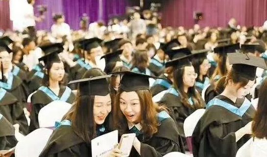 香港留學(xué)申請比內(nèi)地的優(yōu)勢在哪里呢？