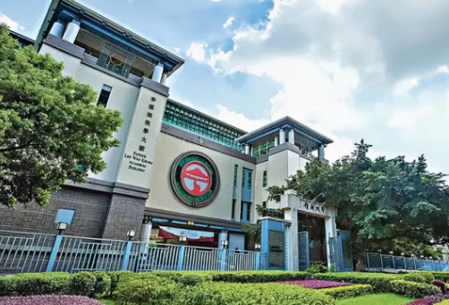 香港“內(nèi)地大學(xué)升學(xué)資助計(jì)劃”申請及受惠人數(shù)穩(wěn)步上升